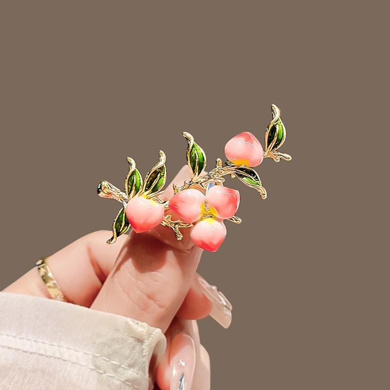 Cute Colorful Peach Brooch for Women Fashion Sweet Enamel Pin Flower Lapel Pin Casual Weddings Clothes Jewelry Gift
