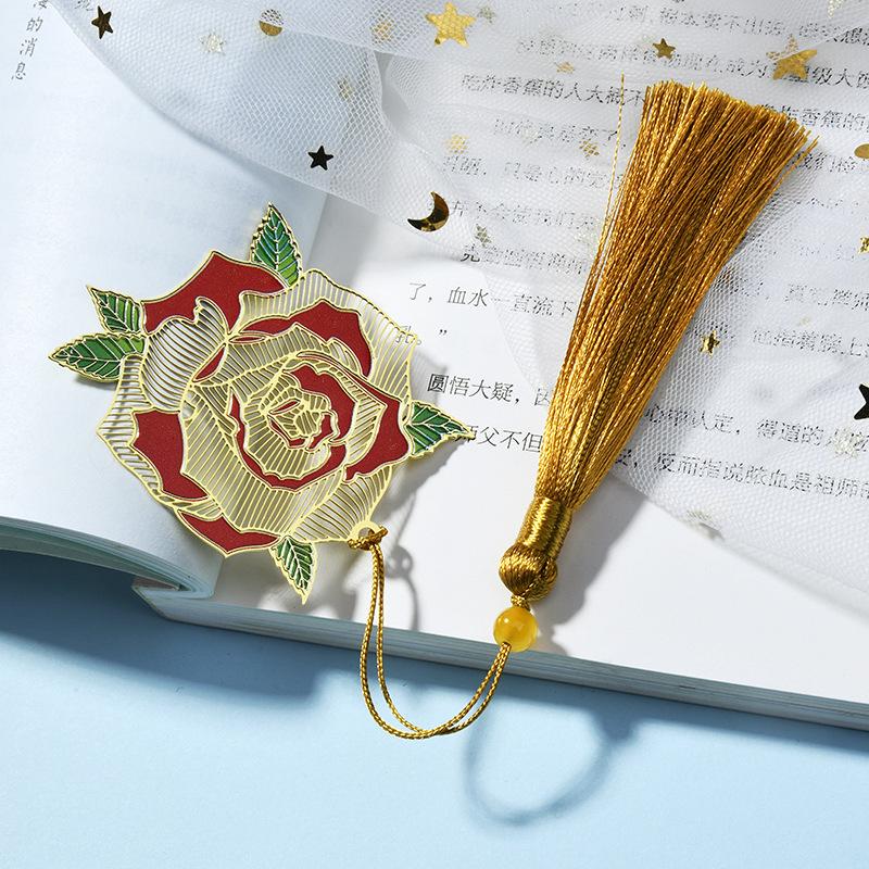 Aesthetic Metal Lucky Clover Bookmark with Tassel Set Exquisite Retro Floral Brass Bookmark for Book Creative Design Book Tab