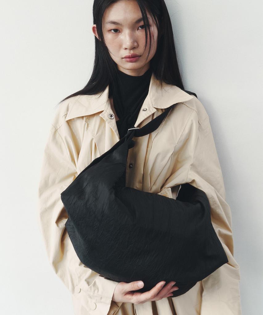Yahnsisi Pillow Boat Bag (L) - Crinkle Black