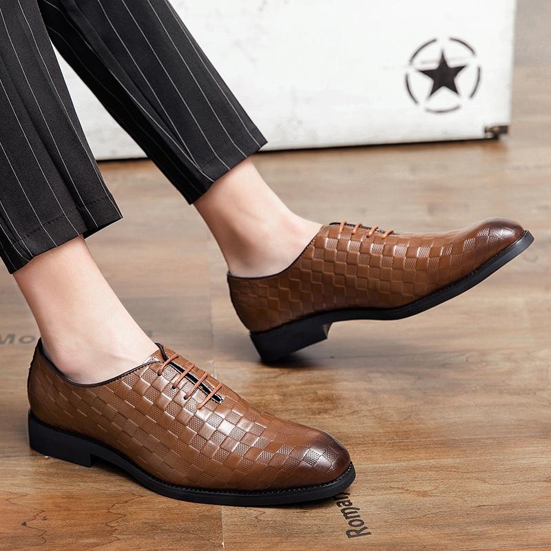 Moda Oxfords Homens Marrom Preto Negócios Escritório Casamento Formal Vestido Brogue Sapatos para Homens