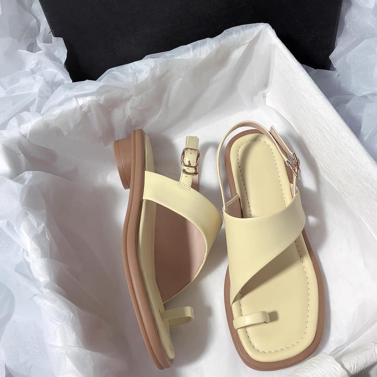 

Set of toe Roman shoes summer 2025 new niche design casual thick heel flat sandals women 35