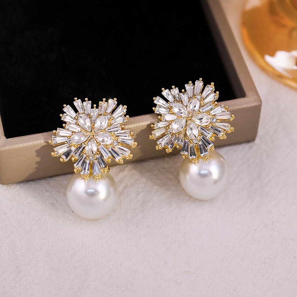 

Елегантні французькі сережки-квіти з перлів Срібна голка : Вишукана, Розкішна, Легка Мода для Жінок