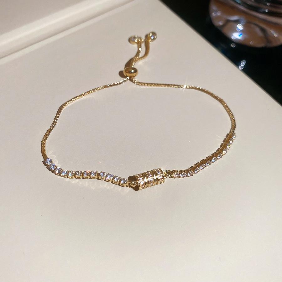 Zircon Heart Bow Pendant Bracelet: Stylish, Versatile Hand Jewelry with a Luxurious, High-End Feel.