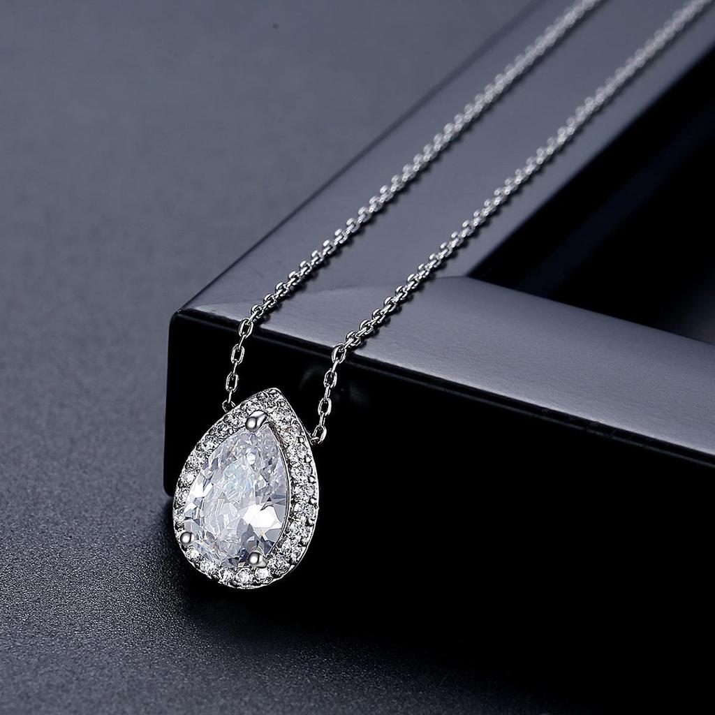Jinse Zircon Water Drop Pendant Necklace: Minimalist Korean Choker for Women