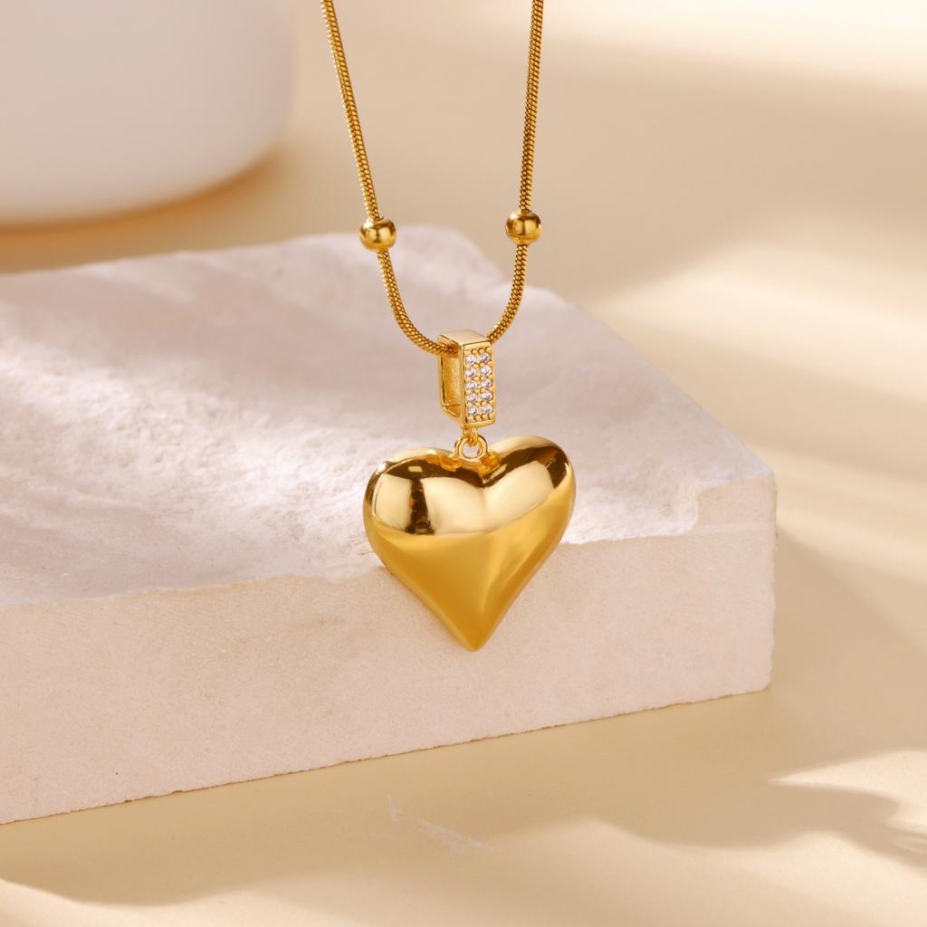 Glossy heart necklace women's copper plated k gold temperament personality design clavicle chain titanium steel necklace