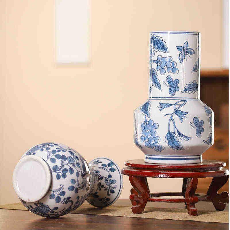 Luxury Blue and White Porcelain Vase for Flower Arrangements - Retro Ceramic Decorative Item