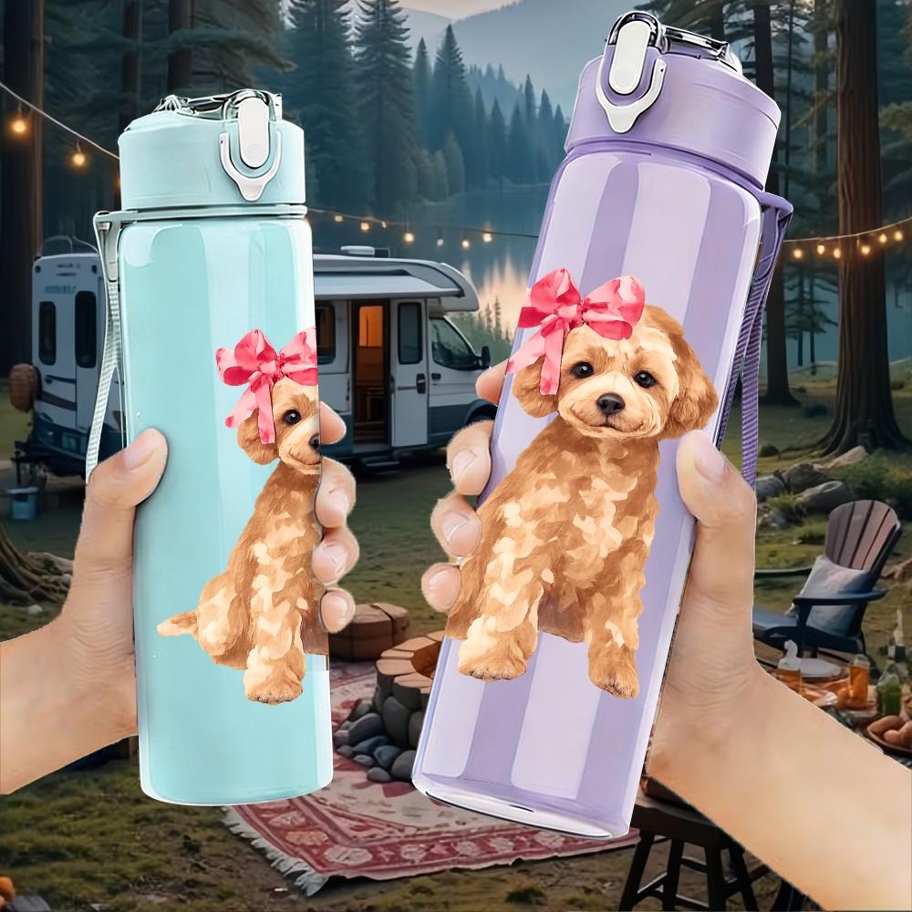 1PZ Cane Barbone Dorato Carino Cartone Animato 750ml Bottiglia d'Acqua Sportiva in Plastica Colorata Tappo Flip con Cannuccia Anti-perdite Adatta per Sport Ufficio Uso Domestico