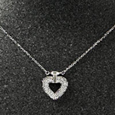[Onoma] Collier Cœur Onm pour Employé de Bureau Costume Argent (32617420)