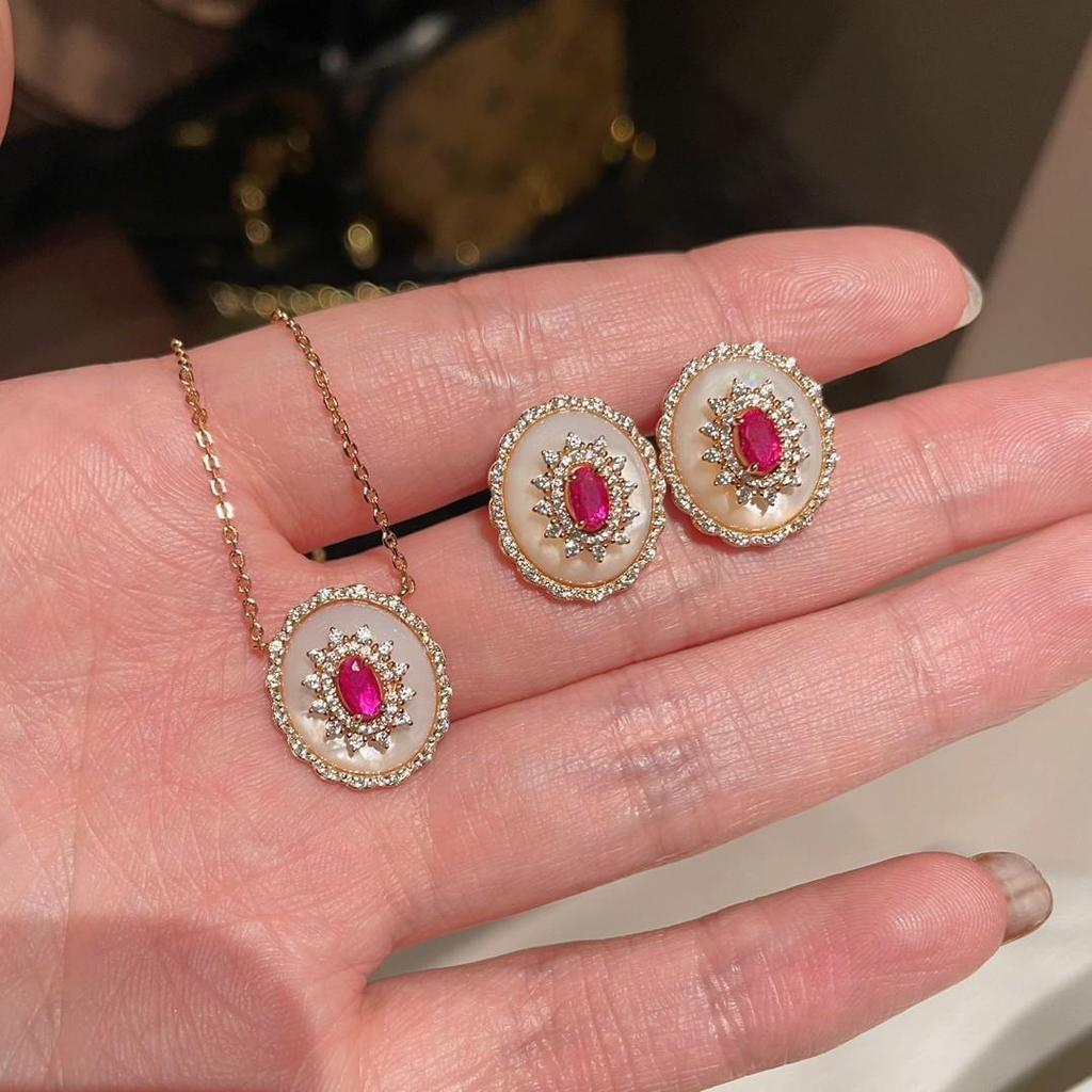 Ciondolo in Argento Placcato Oro e Orecchini con Rubini e Madreperla Naturale, Stile Vintage Antico per Donna