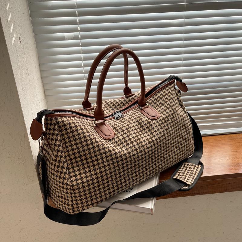 

Woolen Houndstooth Large Travel Bag for Short Trips & Postpartum Needs коричневий