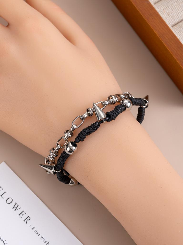 The new self-developed temperament rivet hand-woven bracelet has a simple and fine design.