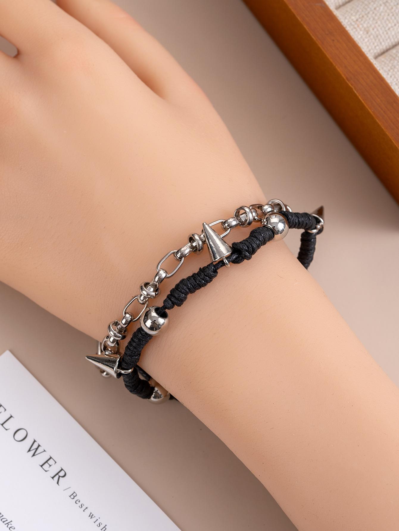 Новый саморазработанный браслет с заклепками, сплетенный вручную, имеет простой и изящный дизайн.