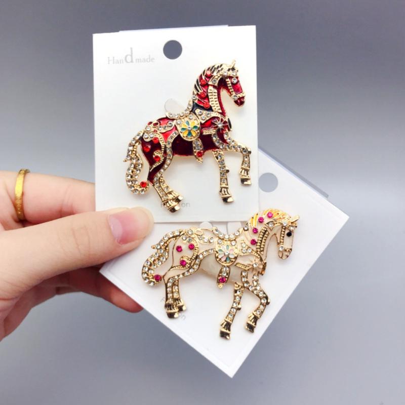 Exquisite Rhinestone Running Horse Brooches For Women Men 4-Color Enamel Animal Brooch Pins Year Of The Horse Party Jewelry Gift