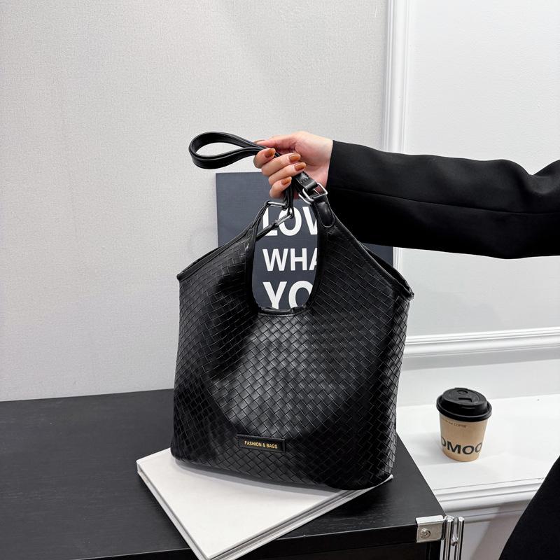 Soft leather casual woven underarm bag women's large-capacity new commuter premium tote bag