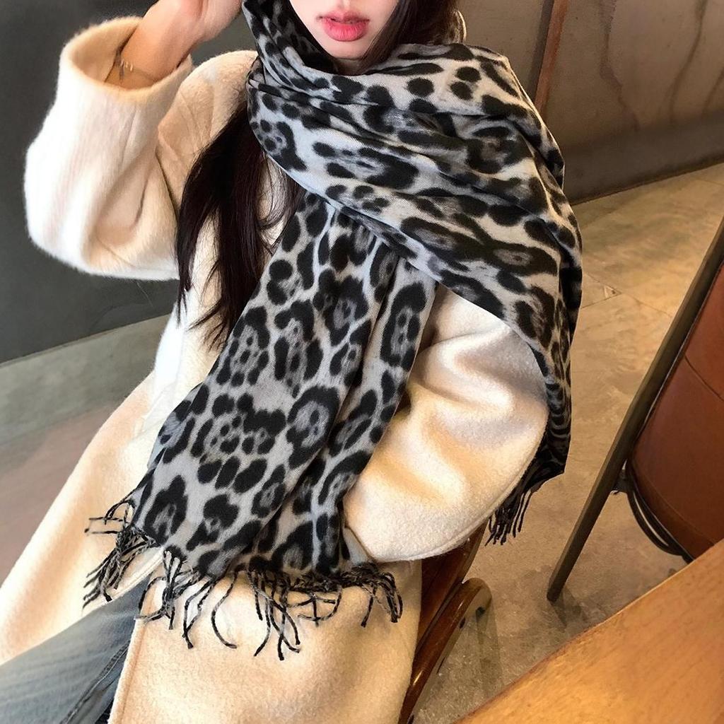 New Leopard Print Thickened Warm Scarf Women's Autumn and Winter European and American Fashion Daily Imitation Cashmere Fringed Scarf Shawl Tide