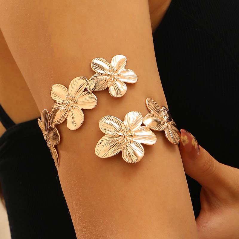 Bohemian Metal Flower Open Arm Bracelet for Women Girls Fashion Gold Color Wave Geometric Bracelet Beach Party Aesthetic Jewelry
