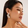 IngeSight.Z Mode Goldfarbe Blütenblatt Ohrringe für Damen Ästhetisches Design Asymmetrische Metall Stecker Ohrringe Damen Schmuck Geschenk