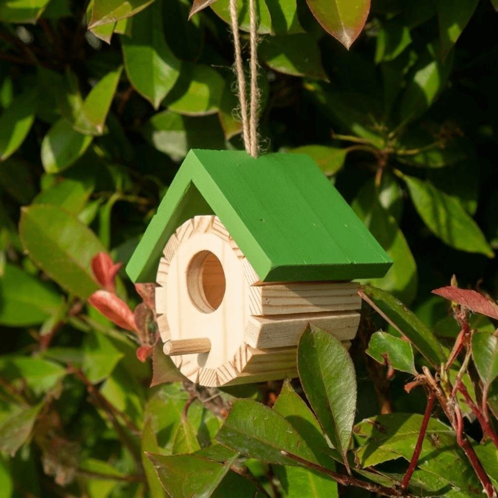 Creative Waterproof Hanging Wooden Bird House Ventilation Decorative Bird Breeding Box with Hanging Rope Bird Nest Box Courtyard