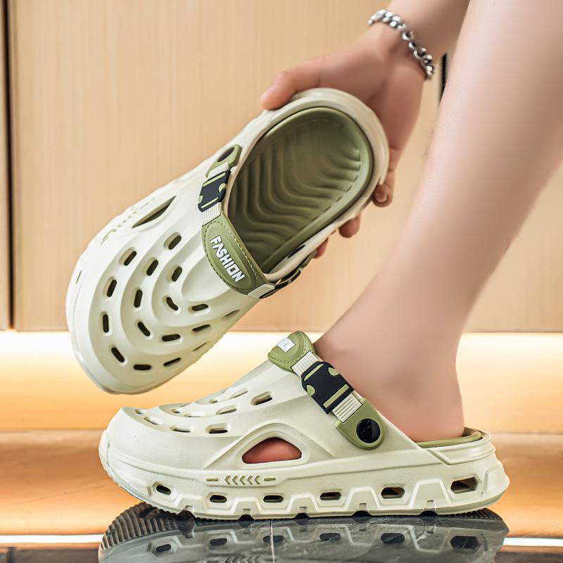 Sandals are fashionable and versatile, personalized and trendy, two-wear travel, summer hole shoes, hollow thick soles, comfortable sandals