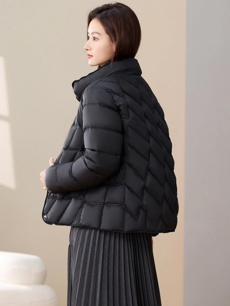 Tunn kort bomullsvadderad jacka med kinakrage