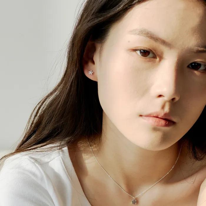SIE-26SS8 925 Silver Soft Touch Garden Earrings