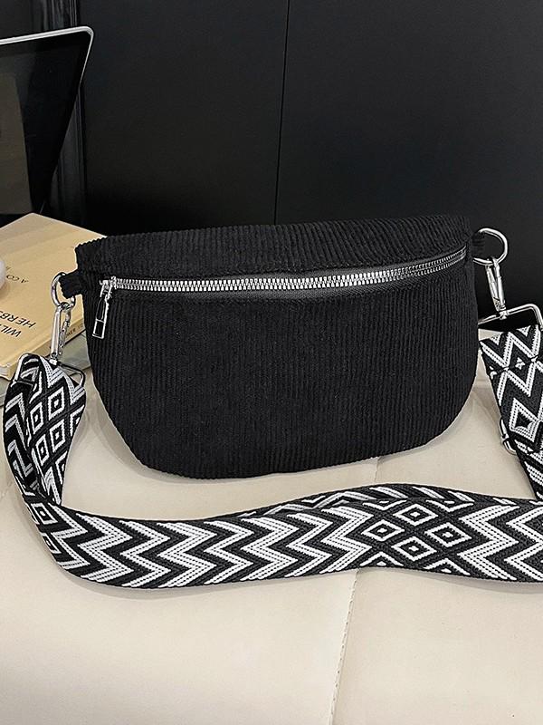 Niche Women's Autumn 2025 Fashion Saddle Crossbody Bag - Solid Color, Simple Design.