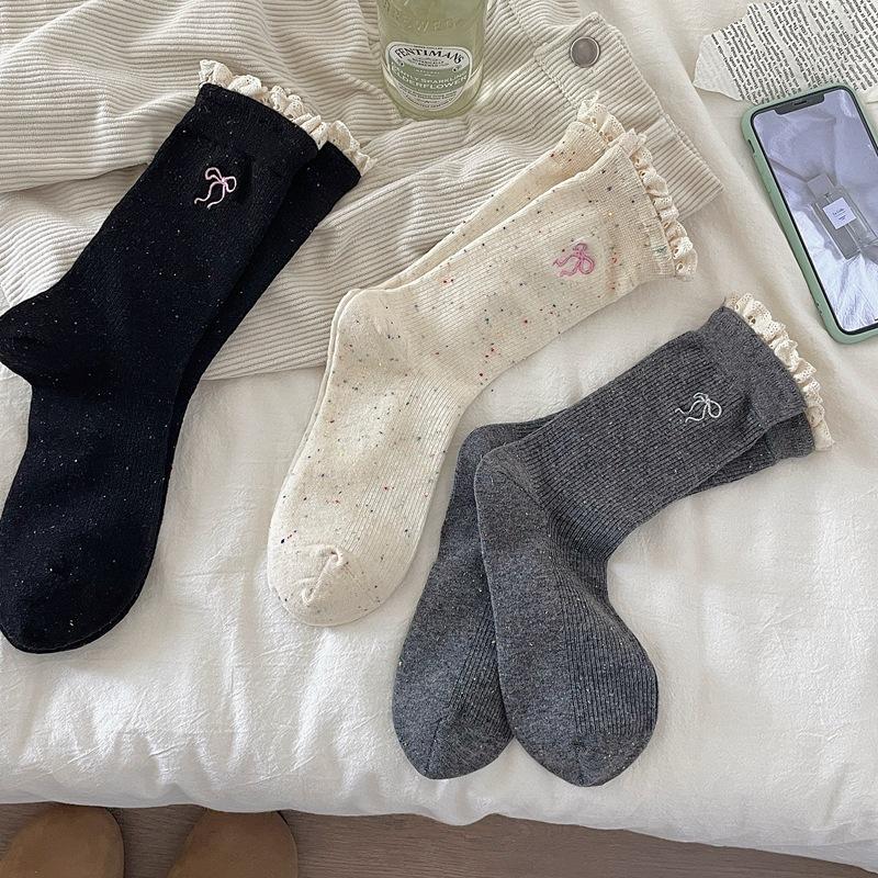 Autumn and Winter Bow Jacquard Design Mid-calf Women's Socks with A Rolled-up Seam and Contrasting Colors, Versatile and Cute Long Socks