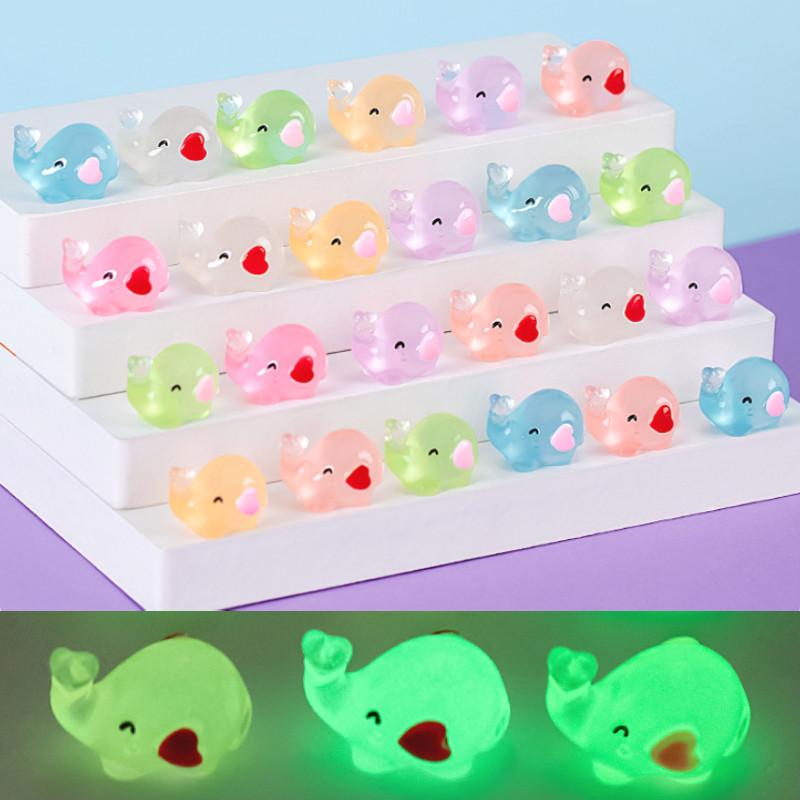 Landscape Luminous Micro Heartshaped Elephant Resin Decor Car Doll Ornament
