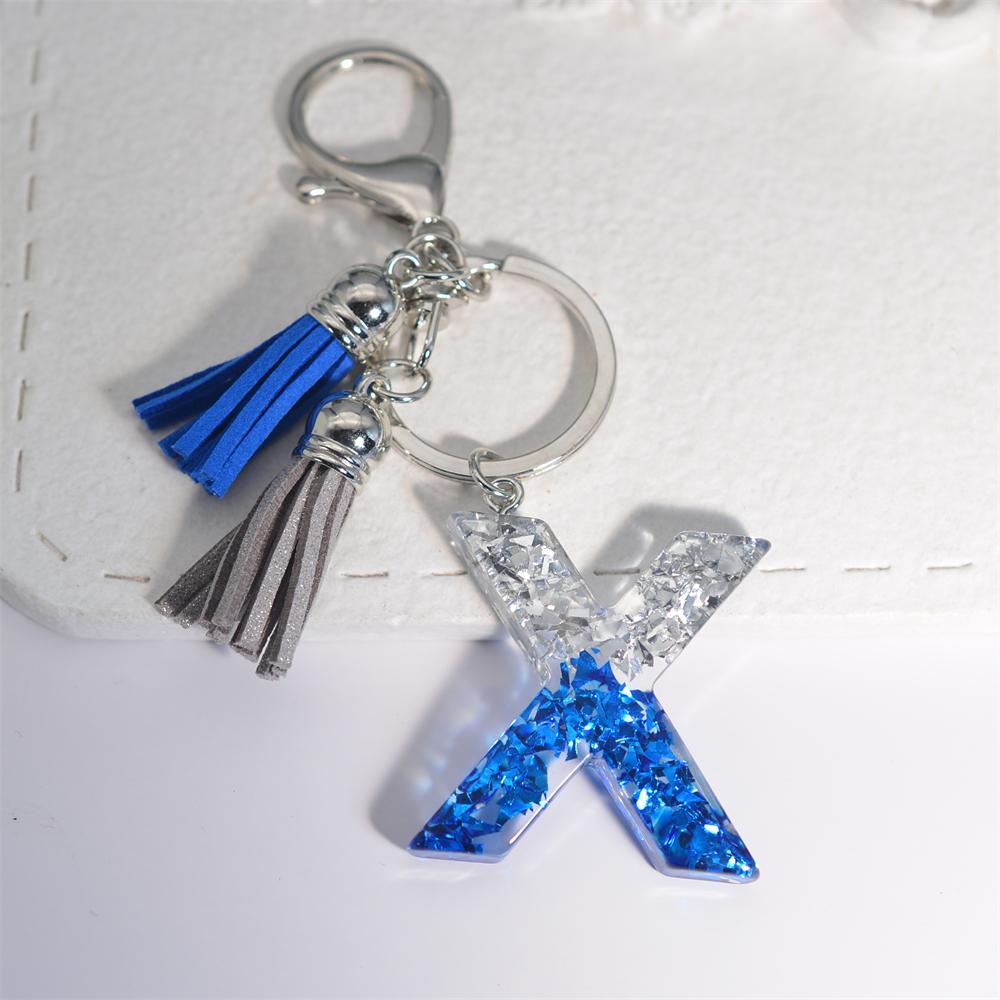 Креативные брелки из смолы с 26 буквами и кисточками — фото 29