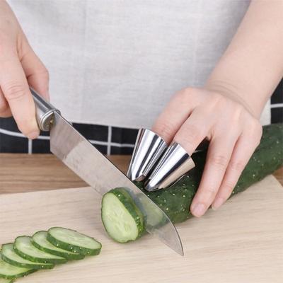 Set di protezioni per le dita in acciaio inossidabile per tagliare gli alimenti. Protezioni per le dita, design regolabile per la mano sinistra e destra. Protezioni per le dita ergonomiche, essenziali per la cucina