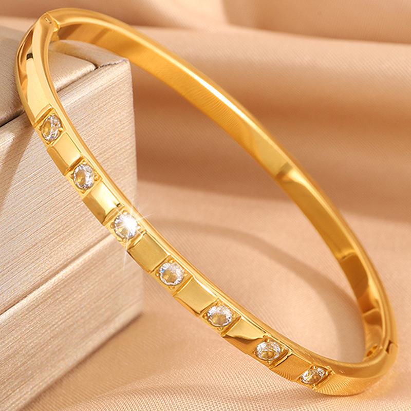 Fashionable and Simple Women s Plaid Light Luxury High Jewelry Bracelet 17CM
