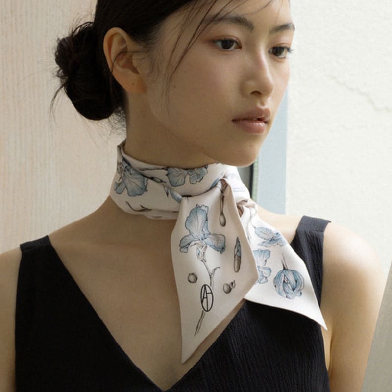 AVVINA PELLE Iris Long Twilly Silk Scarf - Blue