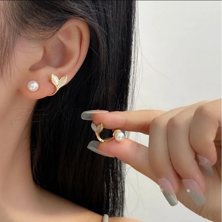 Elegant Cat s Eye Pearl Fishtail Earrings - Chic Design with a Touch of Luxury