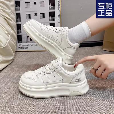 Маленькие белые туфли на толстой подошве женские одинарные туфли с подошвой-бубликом увеличиваются в высоту 2025 весна и осень новая универсальная мода студенческие спортивные и л