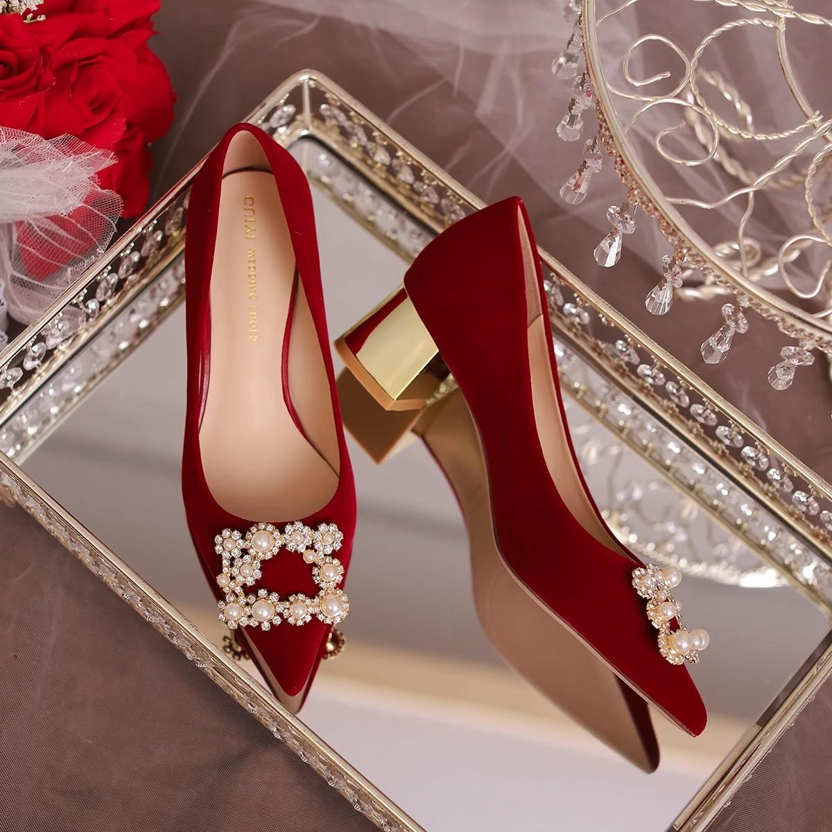 

Свадебные туфли женские толстый каблук весна и осень новые замшевые свадебные туфли не устают, красные туфли на высоком каблуке под свадебное платье Сюхэ 42 красный