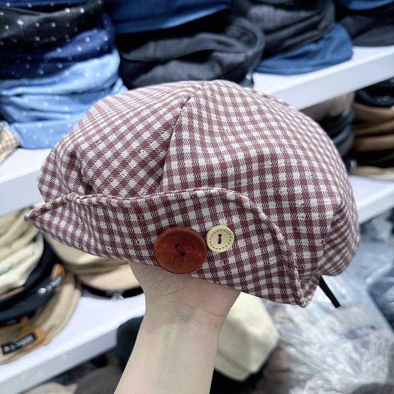 

Осень новая нишевая клетчатая беретка с пуговицей женское лицо маленькая облачная шляпа художника модная с высоким чувством 54-59CM head circumference красный