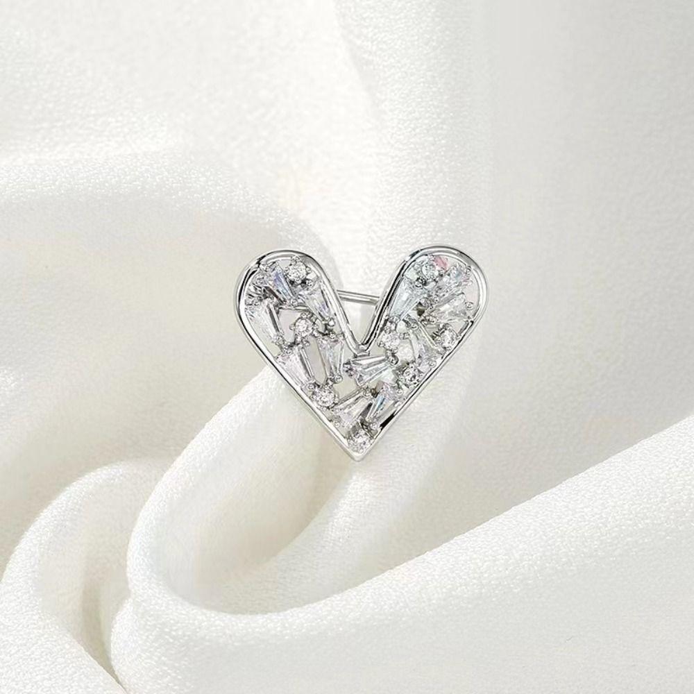 Shiny Heart Brooch Rectangular Hollow Heart Breastpin Fanshin Rhinestone Pin  Women