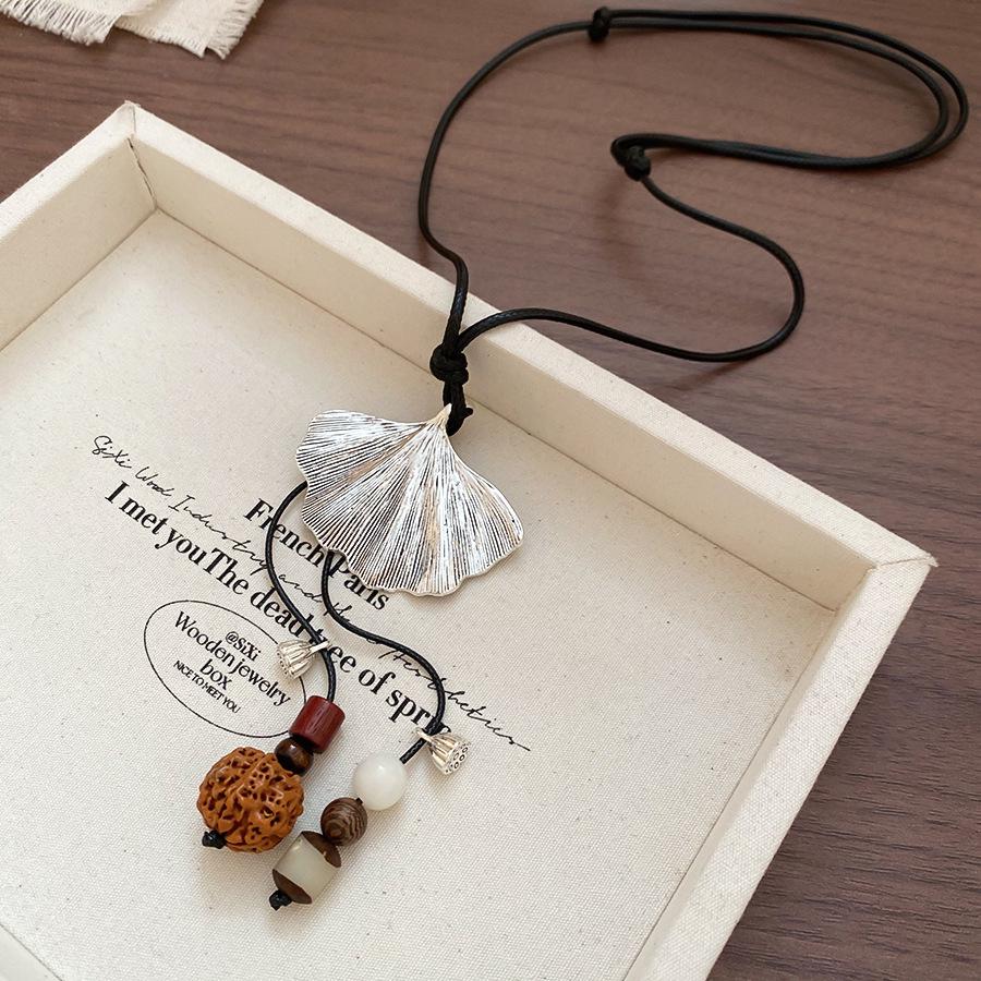 Retro Irregular Bow & Heart Tassel Necklace - Cool Versatile Clavicle Chain for Autumn & Winter