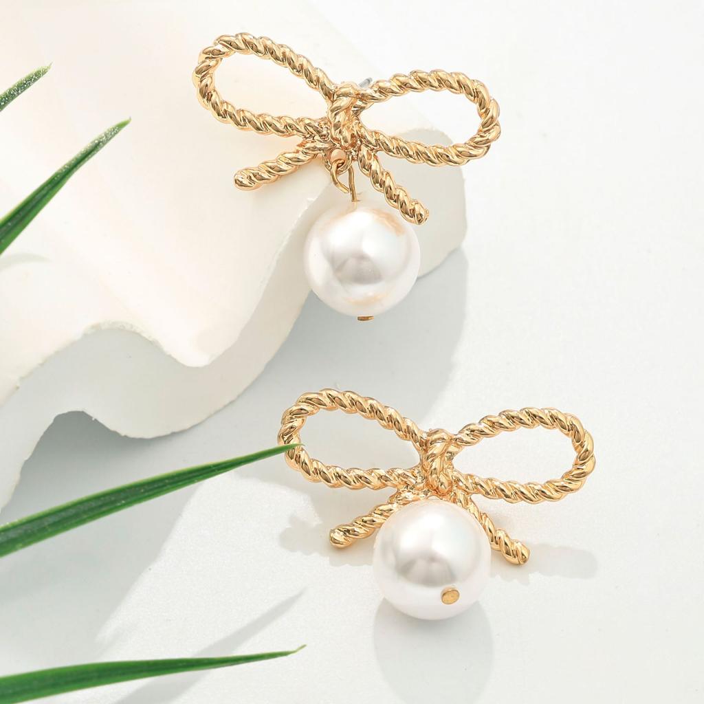 Retro Personality Hollow Bow Design Sense Imitation Pearl Stud Earrings Exaggerated Temperament Versatile Earrings