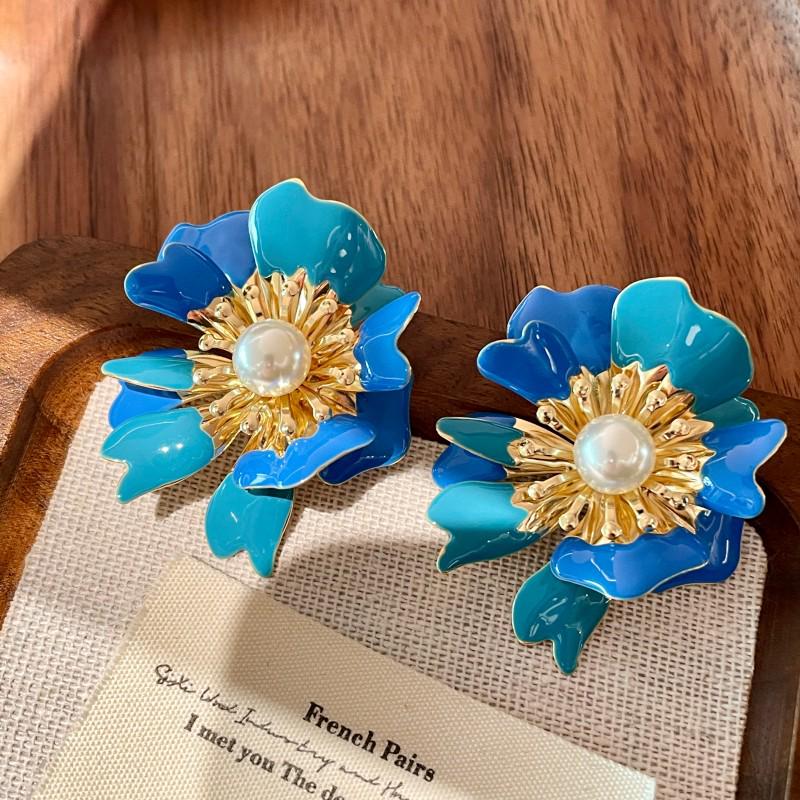 Vintage Blue Glass Bow Earrings - Retro Design Ornament