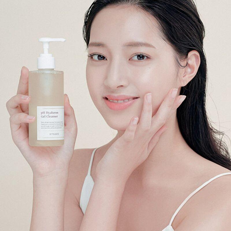 Мягкий кислотный гиалуроновый гель для умывания 200 мл