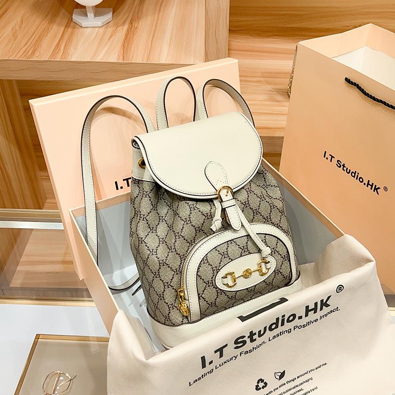 

Женский рюкзак из натуральной кожи 2022 года: Высококлассный и трендовый для осенне-зимних путешествий и школы 19 inch серый