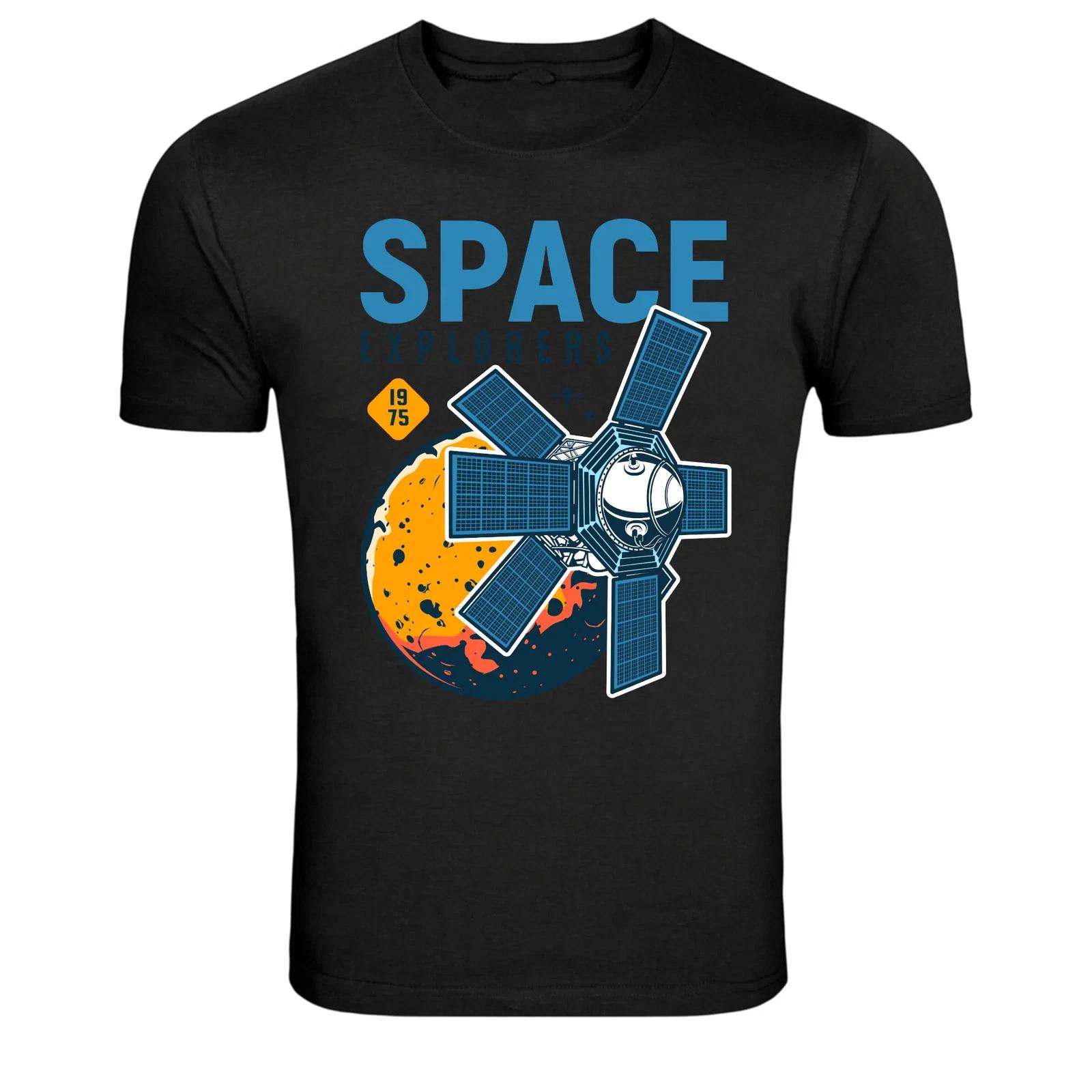 Space Explorers Satellite Planet Retro Space Graphic T Shirt L