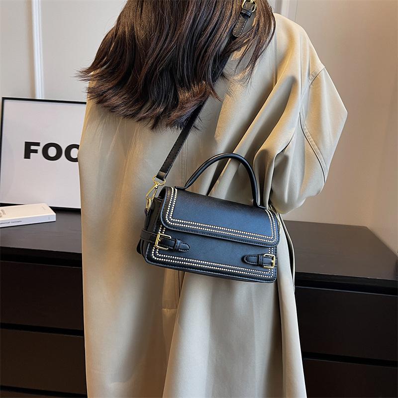 Retro fashion simple texture handbag 2025 spring new versatile shoulder messenger bag small square bag women
