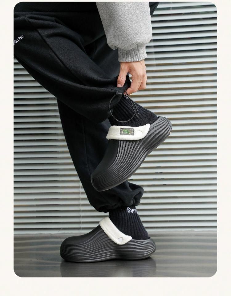 Men's Waterproof Indoor/Outdoor Plush Slippers with Thick Sole and Closed Toe for Winter Warmth.