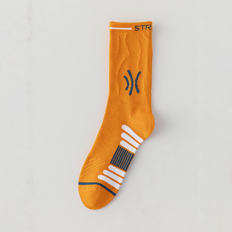 Men's Mid-Calf Cotton Sports Socks, Breathable & Odor-Resistant, for Running and Basketball, Spring/Autumn.