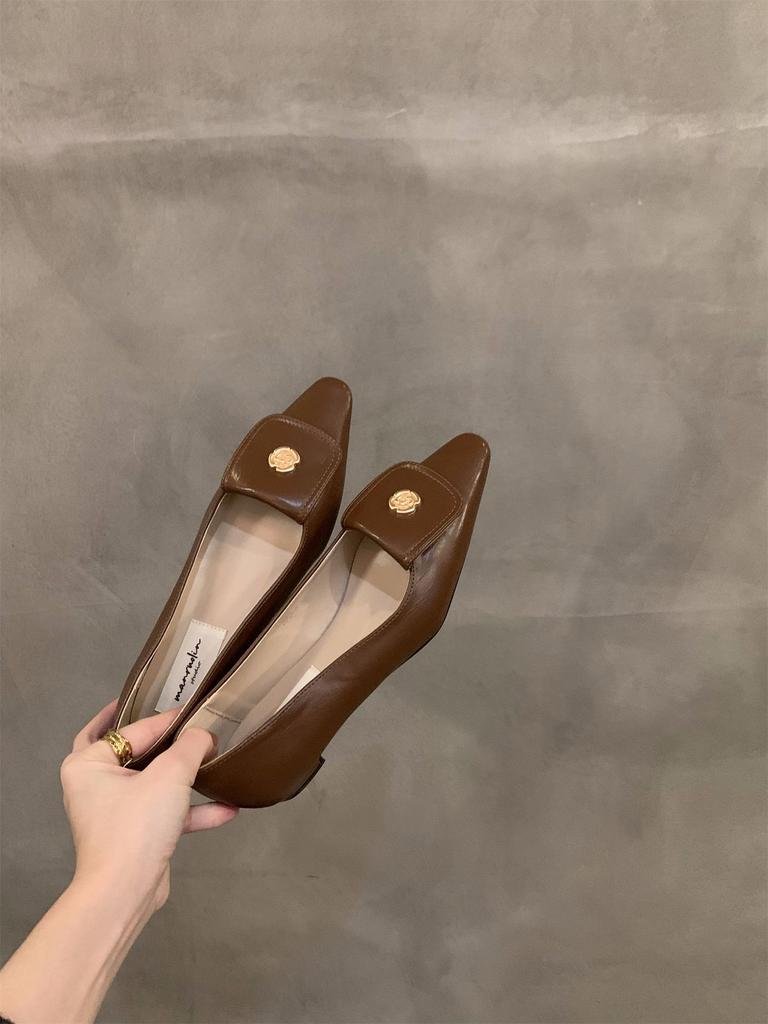 French Xiaoxiangfeng temperament small single shoes women's shoes 2025 new spring and autumn low-heeled pointed black commuter shoes