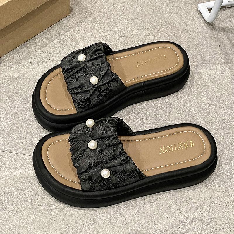 Flat sandals 2025 new summer gentle fairy wind pearl round head seaside beach fashion cool slippers