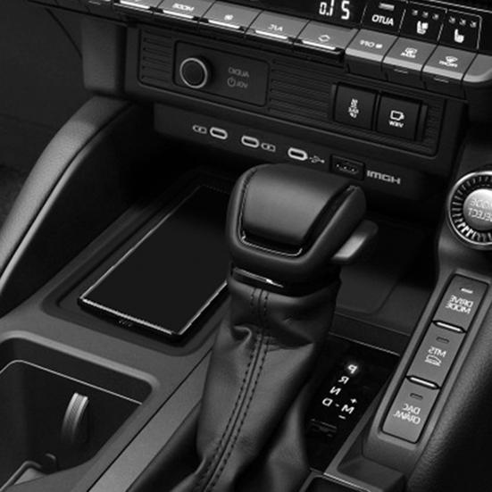 Bezdrátové nabíjení středové konzoly Ochranná podložka odolná proti opotřebení Neklouzavý design Vodotěsná podložka středové konzoly pro Toyota Prado 2024-2025