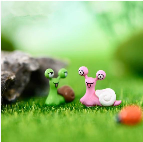 Moss Micro Landscape Ornaments: Cute Googly-Eyed Snail Couple Mini Figurines Pink 2.1cm x 2.2cm